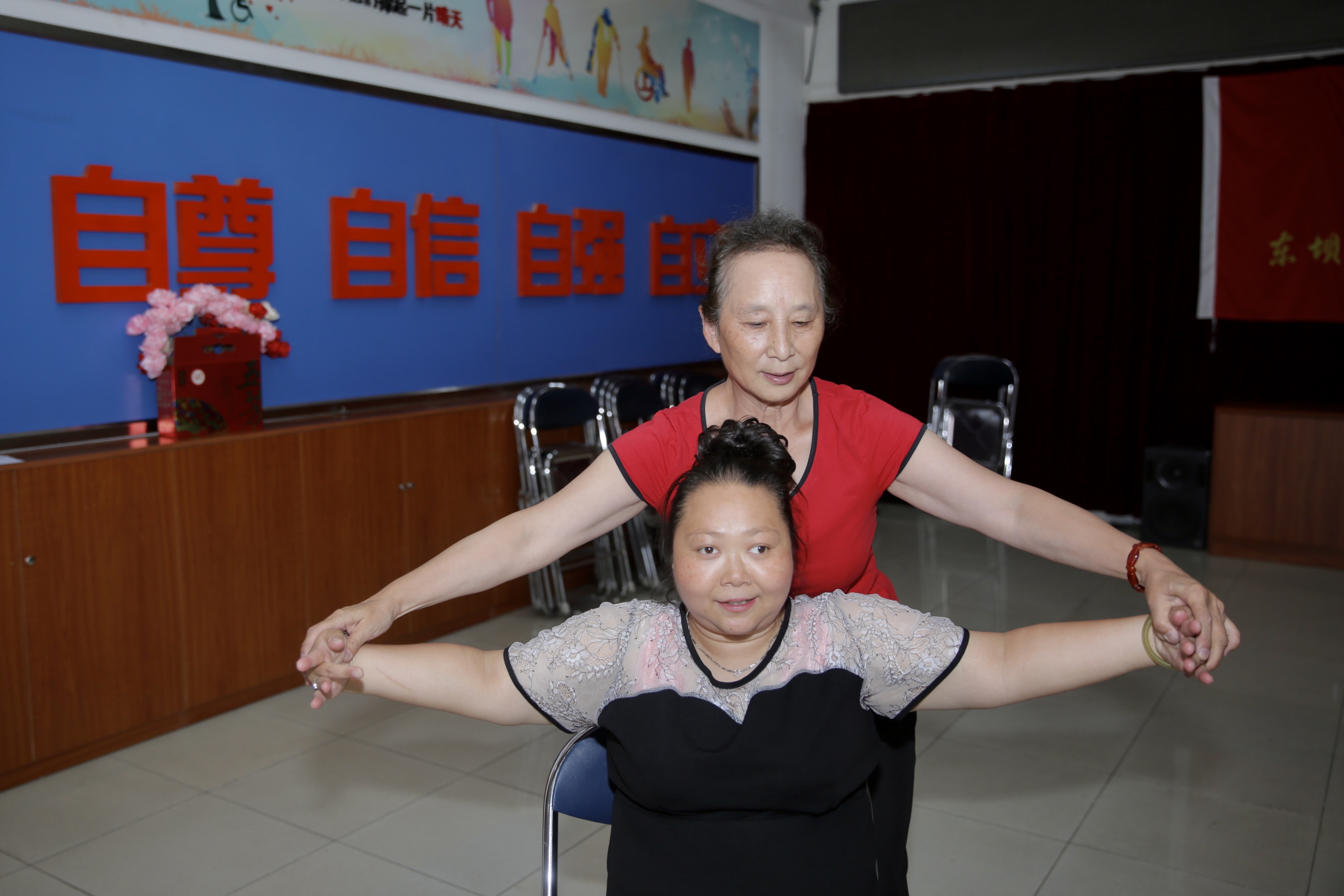 我来教教大家“人生最重要的不是握一手好牌”实际有挂-第2张图片