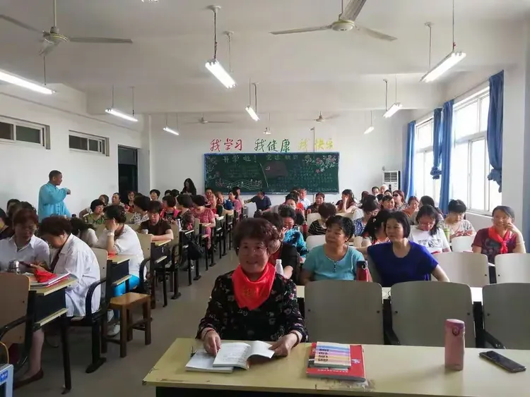 今日热议“牵手跑得快能作弊吗”(必胜开挂神器)-第1张图片